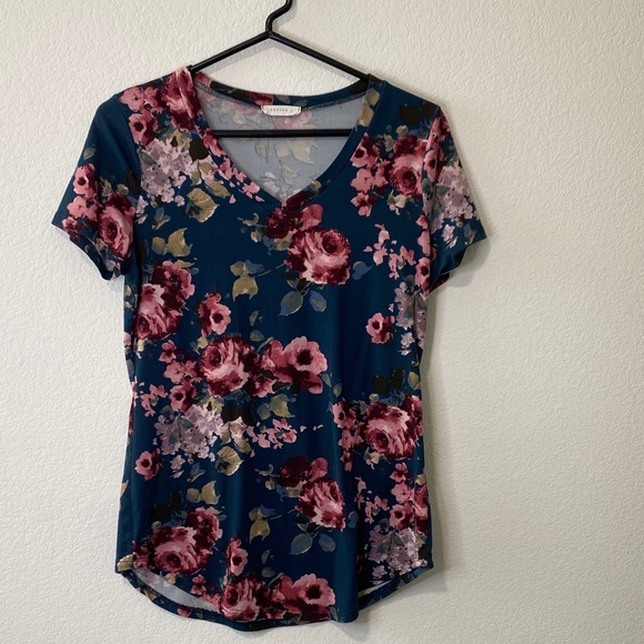 Tops - Small Floral V-Neck Women’s Short Sleeve Tee T-Shirt Blouse Top Soft